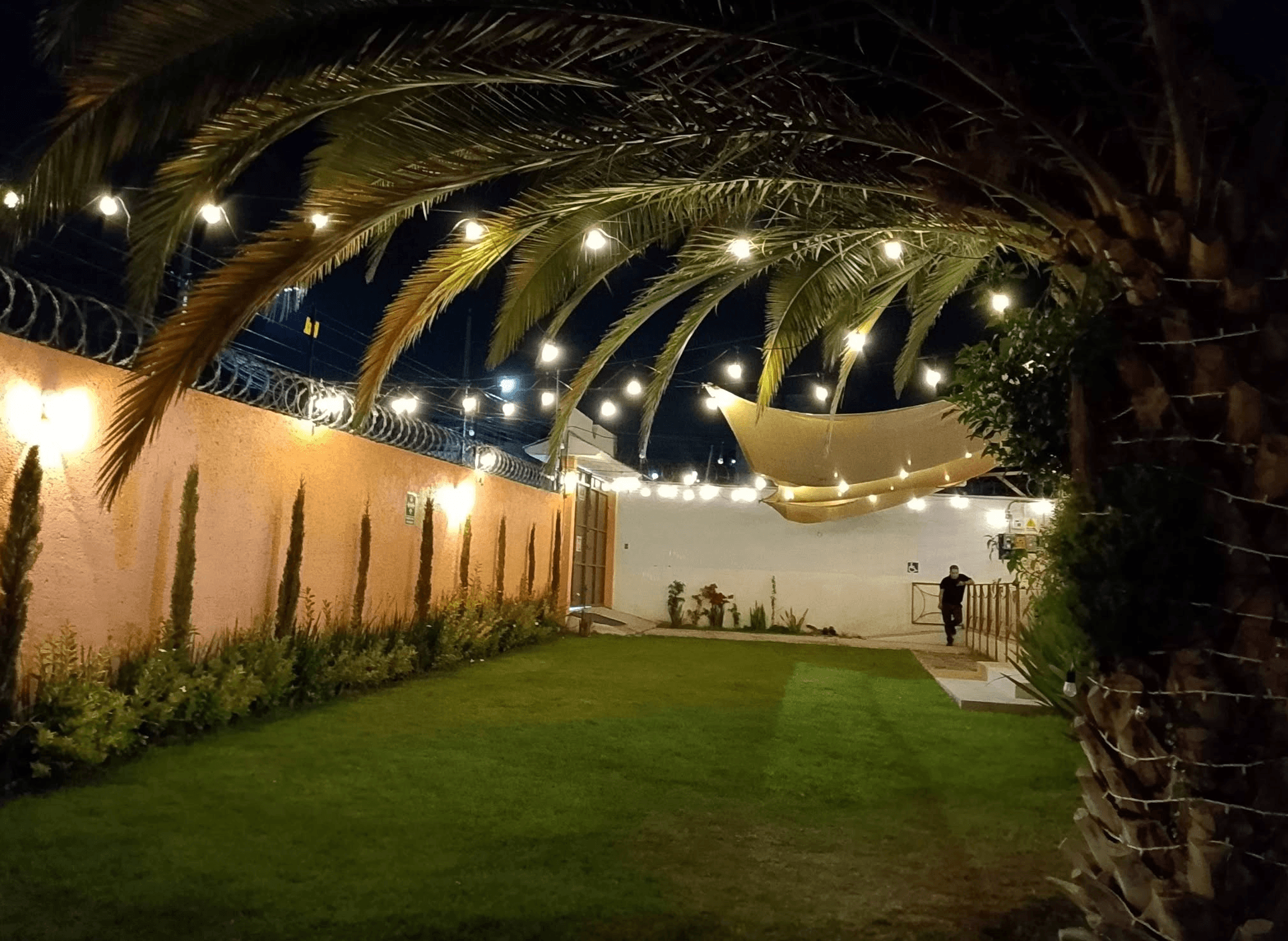post__carousel-3